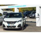 Auto im Test: 3008 Hybrid4 300 e-EAT8 (220 kW) (2020) von Peugeot, Testberichte.de-Note: 2.7 Befriedigend