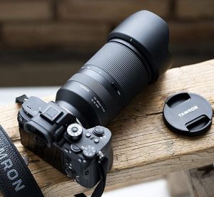 Sony-Systemkameras mit tamron 70-180-Millimeter-Objektiv