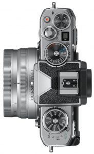 Nikon Z fc von oben mit Kit-Objektiv