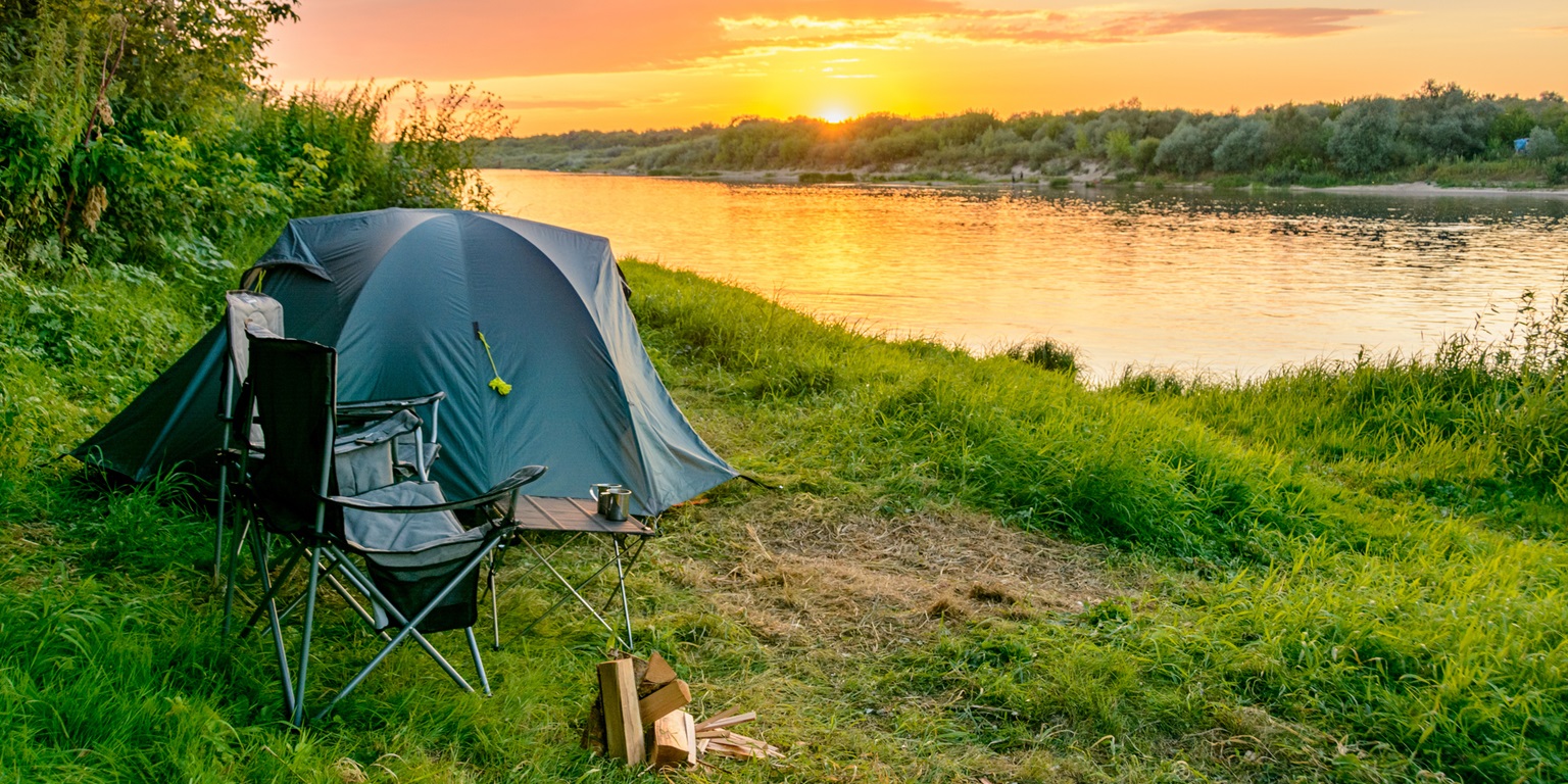 Campingmöbel, Wanderschuhe & Co: Urlaub muss nicht teuer sein