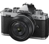 Spiegelreflex- / Systemkamera im Test: Z fc Kit (mit NIKKOR Z 28mm 1:2,8 (SE)) von Nikon, Testberichte.de-Note: 1.0 Sehr gut