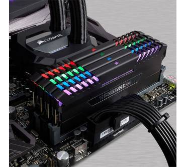 Produktbild Corsair Vengeance RGB 32GB (4x 8GB) DDR4 DRAM 3000MHz C15 Memory Kit