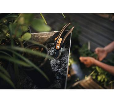 Produktbild Fiskars Plus SmartFit Bypass-Gartenschere P541