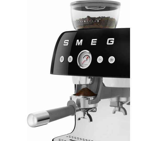 Smeg Espressomaschine mit Stylisch funktional Kaffeemühle (EGF03) und 